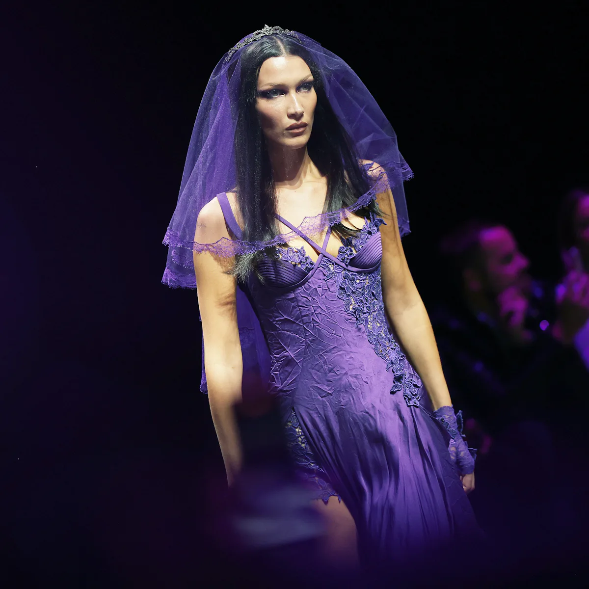 Versace Spring 2023: Goths, Brides, and Directional Purple Versace Spring 2023: Goths, Brides, and Directional Purple