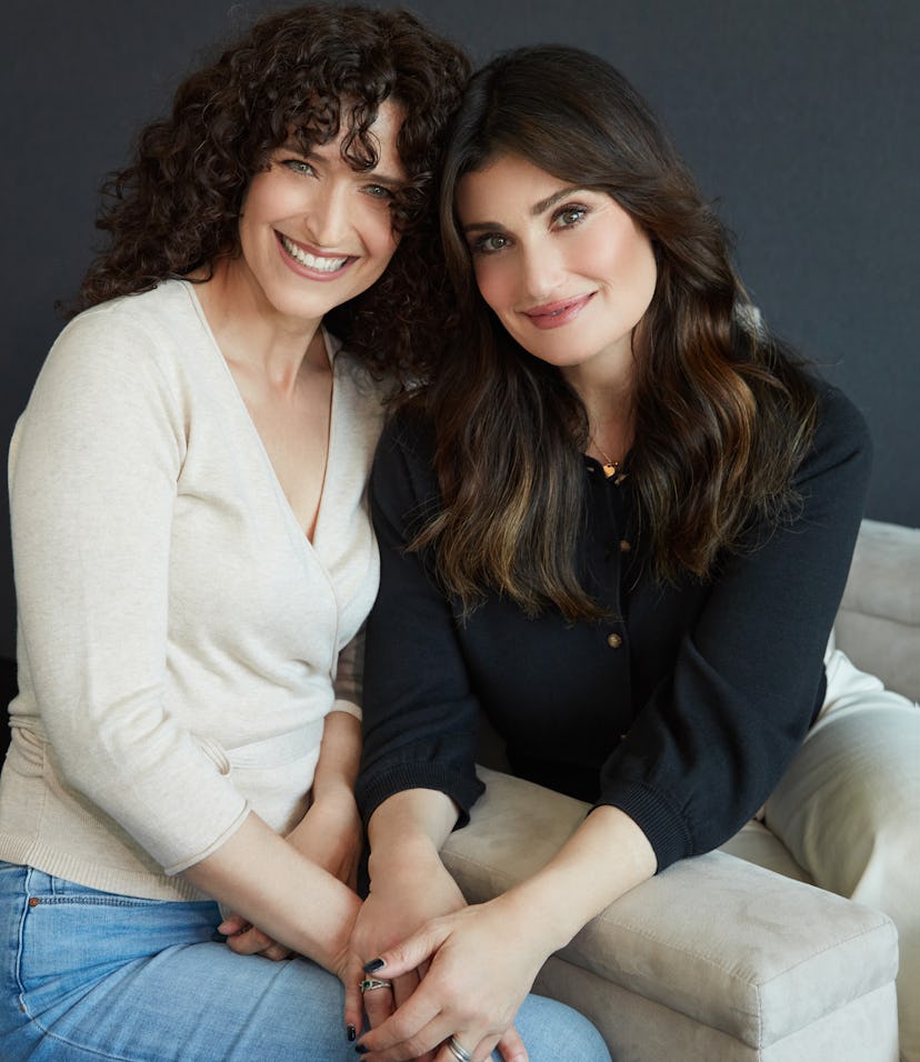 Cara Mentzel and her sister, Idina Menzel.