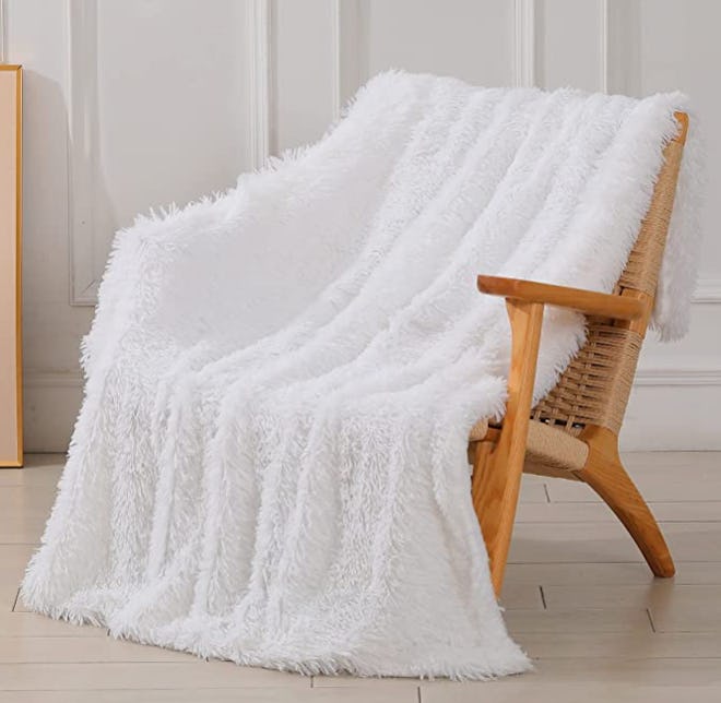 Tuddrom Decorative Faux Fur Throw Blanket