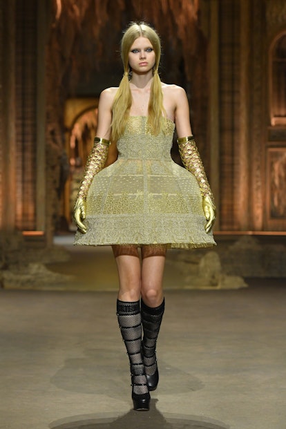Cha Eun-Woo leaves for Paris Fashion Week in Dior