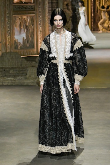 Dior's Spring/Summer 2023 Collection Brings 16th Century Style Into The  Modern Age