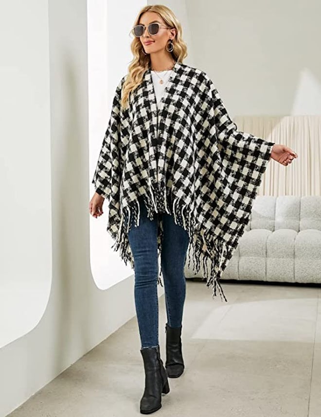 VIMPUNEC Fringed Shawl