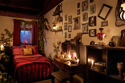 The 'Hocus Pocus' cottage on Airbnb has a bed for up to two guests. 