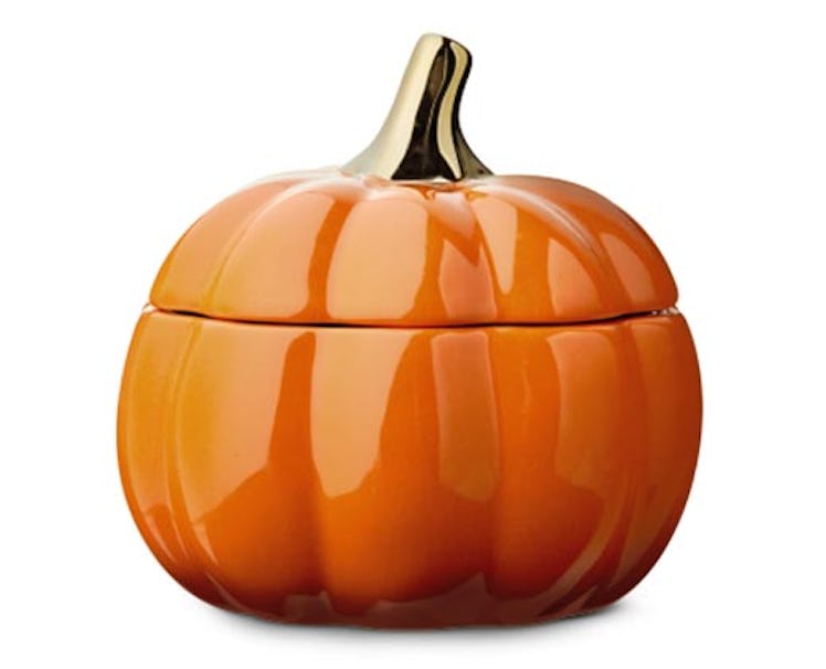 Aldi's fall and Halloween 2022 finds include candles, mugs, decor, and more.