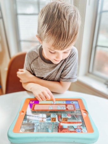 child playing codesparks app