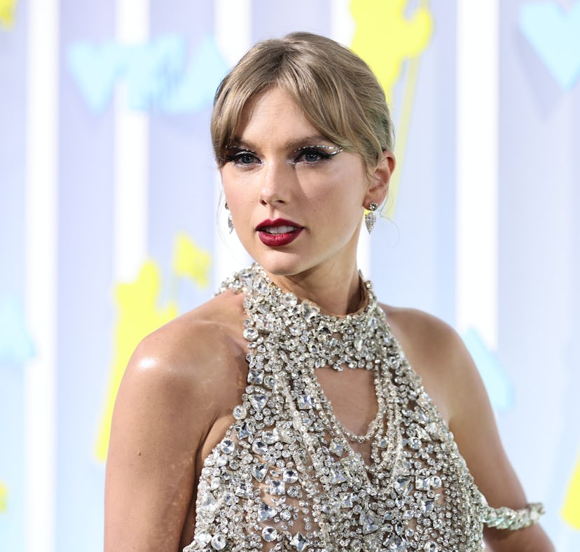 Dominate the 2022 spooky season by recreating these 5 Taylor Swift costumes.