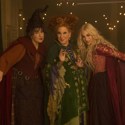 Bette Midler, Kathy Najimy, and Sarah Jessica Parker in the roles of Winifred, Mary and Sarah in Hocus Pocus