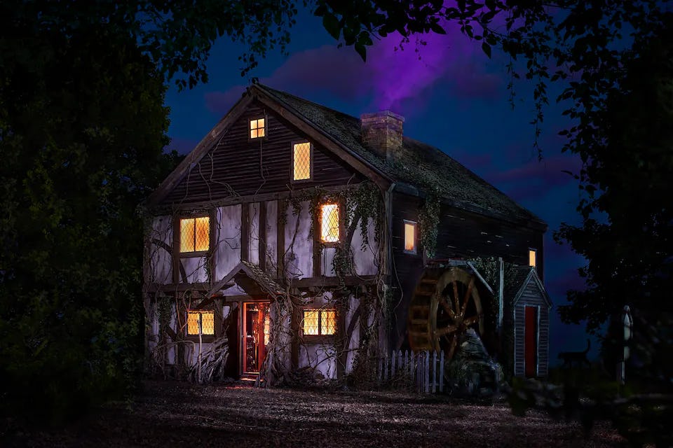 You can stay in a 'Hocus Pocus'-themed haunted house through Airbnb.