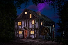 You can stay in a 'Hocus Pocus'-themed haunted house through Airbnb.