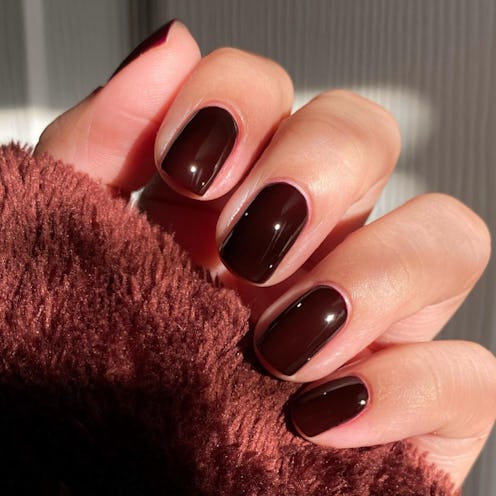 Vampy nail ideas perfect for goth girl autumn.