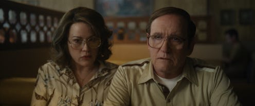 Molly Ringwald as Shari, Richard Jenkins as Lionel Dahmer in episode 104 of 'Dahmer. Monster: The Je...