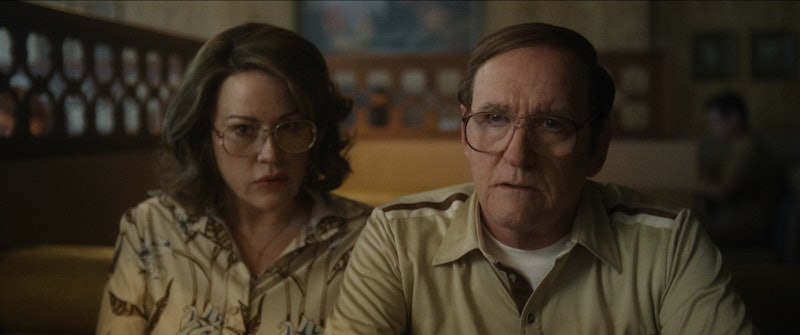 Molly Ringwald as Shari, Richard Jenkins as Lionel Dahmer in episode 104 of 'Dahmer. Monster: The Je...