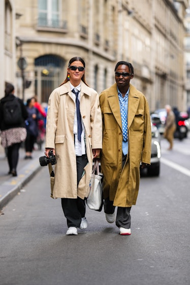 Paris Fashion Week Fall 2023 Street Style Trend: Trench Coats – WWD