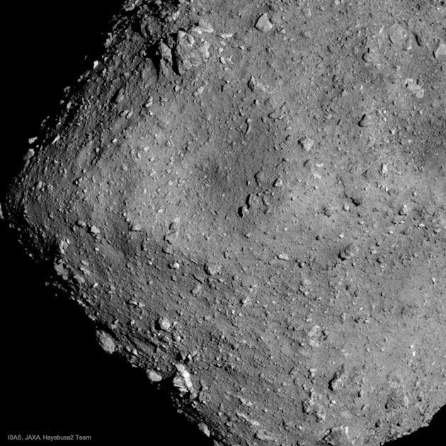 يكشف تحليل الكويكبات عن أدلة غير متوقعة على المحيط الصغير والكربنة
