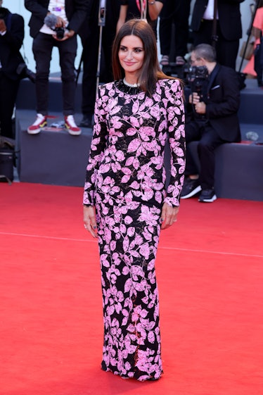  Penelope Cruz attends the "L'Immensità" red carpet at the 79th Venice International Film Festival o...