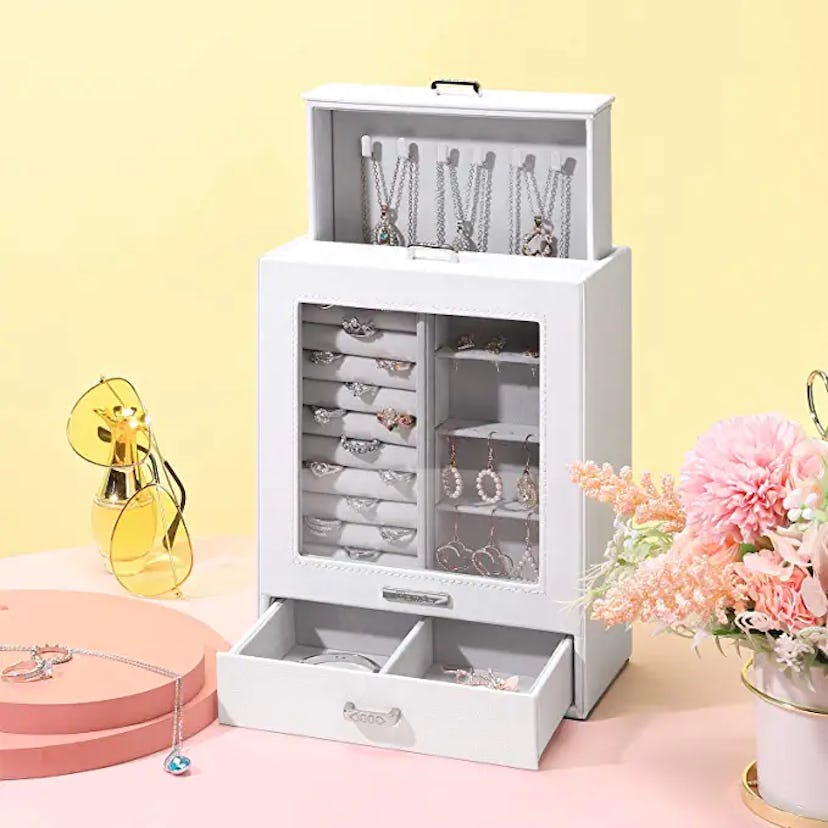 Homde jewelry organizer, a jewelry box available on Amazon