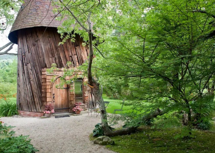 Airbnb treehouse in Massachusetts