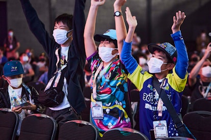 Attendees cheer for Pokkén at the 2022 World Championships.