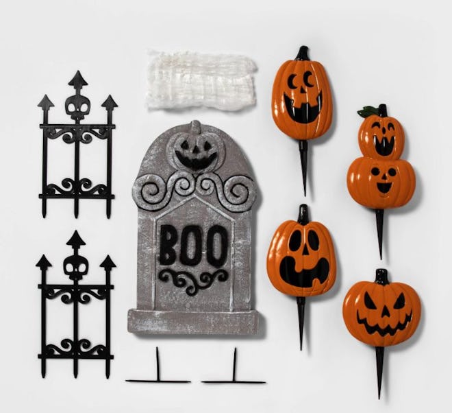 This Hyde & EEK! Boutique 14pc Pumpkin Scene Setter Kit Halloween Decorative Prop is one of the best...