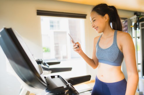 How walking backwards on a treadmill can benefit your knees.
