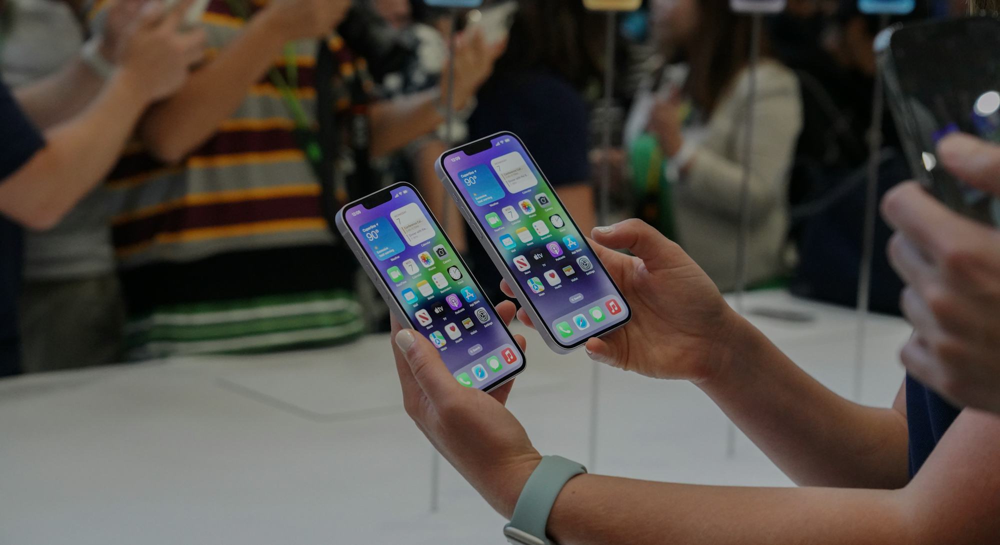 Apple's iPhone 14 plus hands on.