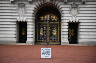 A sign about the cancellation of the changing of the guards outside Buckingham Palace