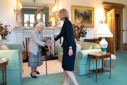 Queen Elizabeth shaking hands with Liz Truss.
