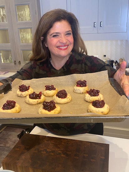 Alex Guarnaschelli holds up a tray of cookies.