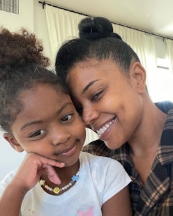 Gabrielle Union and Kaavia James daughter selfie with natural buns