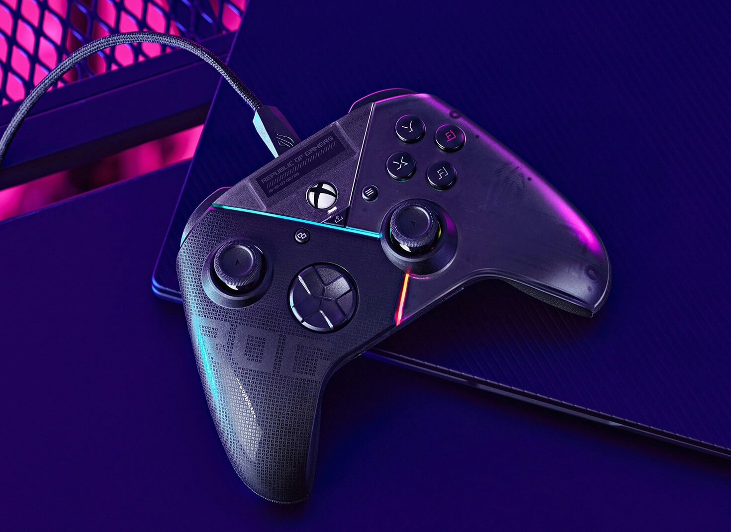 Asus ROG Raikiri Pro Xbox controller has a customizable OLED screen