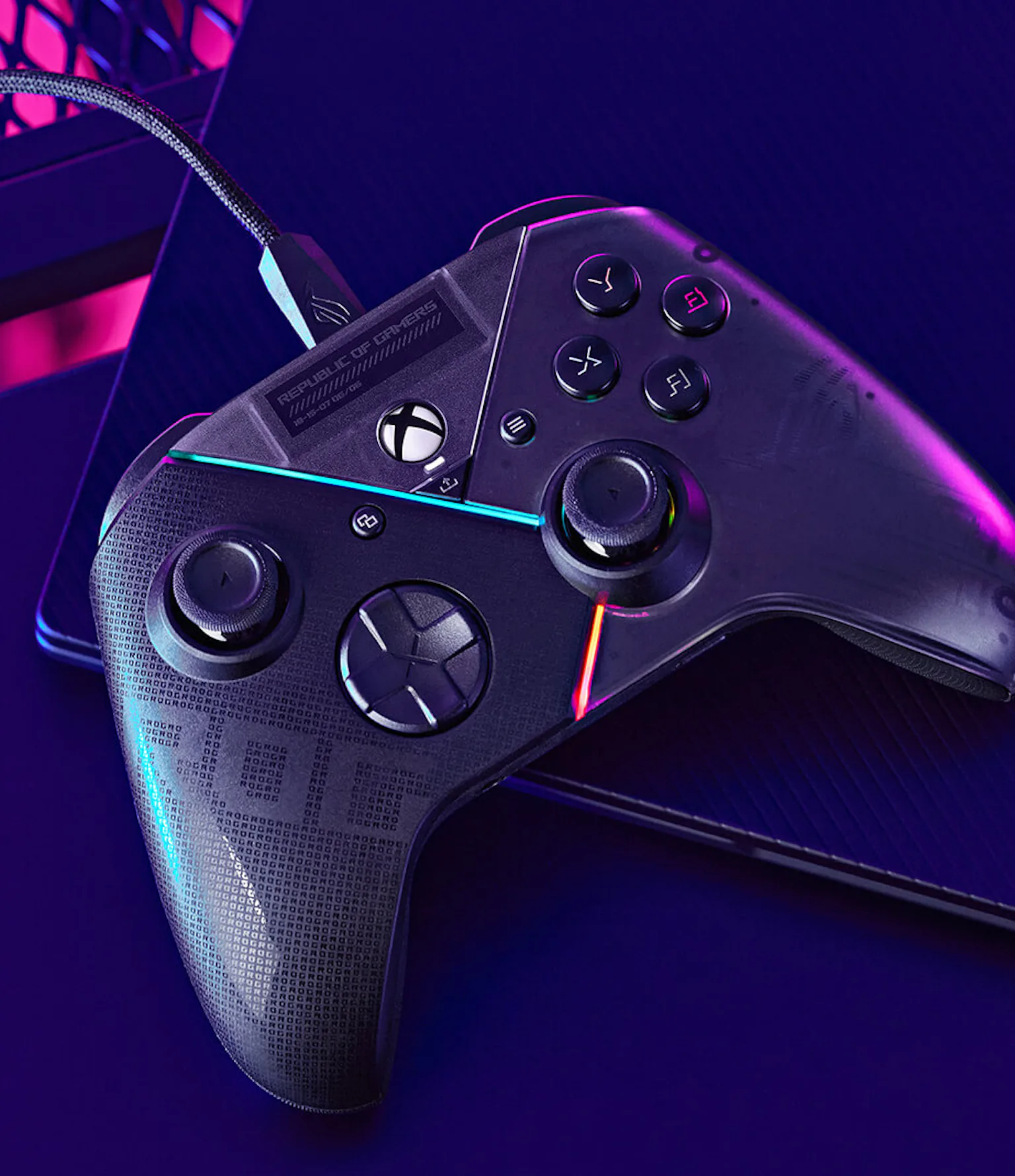 Asus ROG Raikiri Pro Xbox controller has a customizable OLED screen