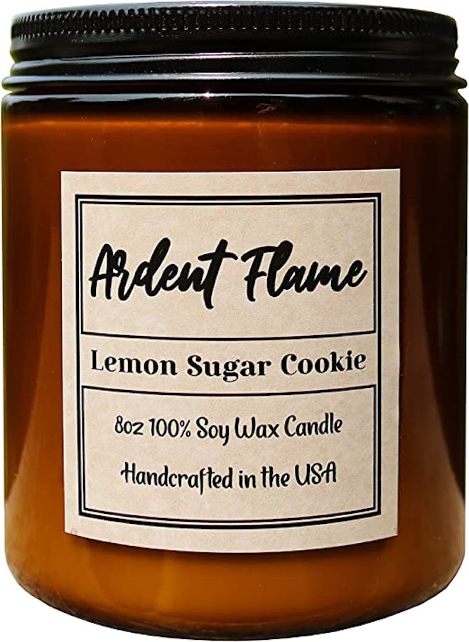 These lemon candles are made of 100% soy wax and have a lemon cookie scent.
