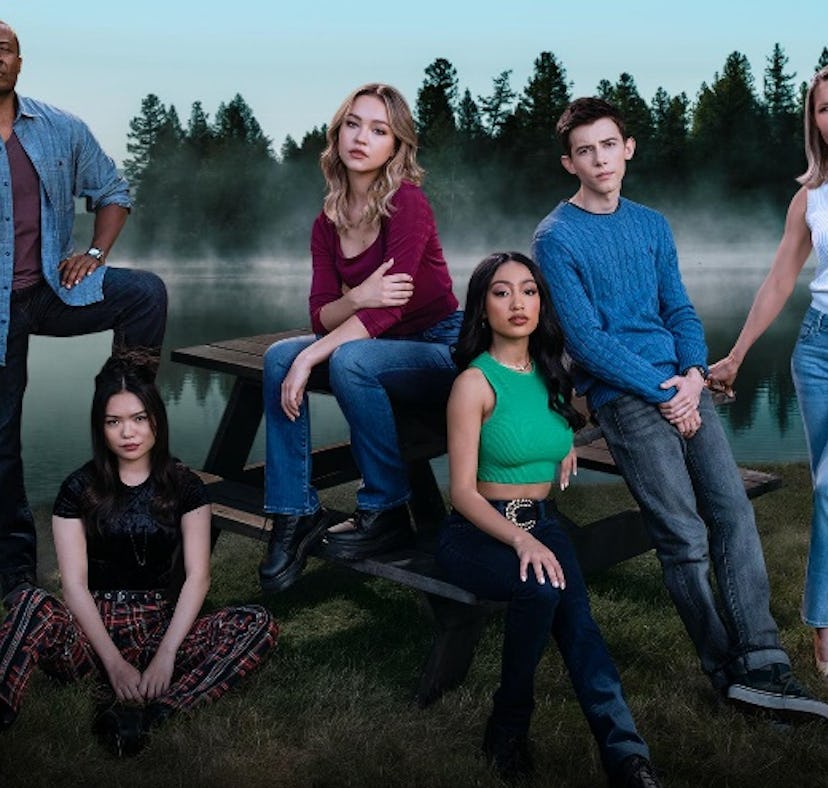Sadie Stanley, Lexi Underwood, Griffin Gluck, KaDee Strickland, Lisa Yamada and Sean Blakemore in Cr...