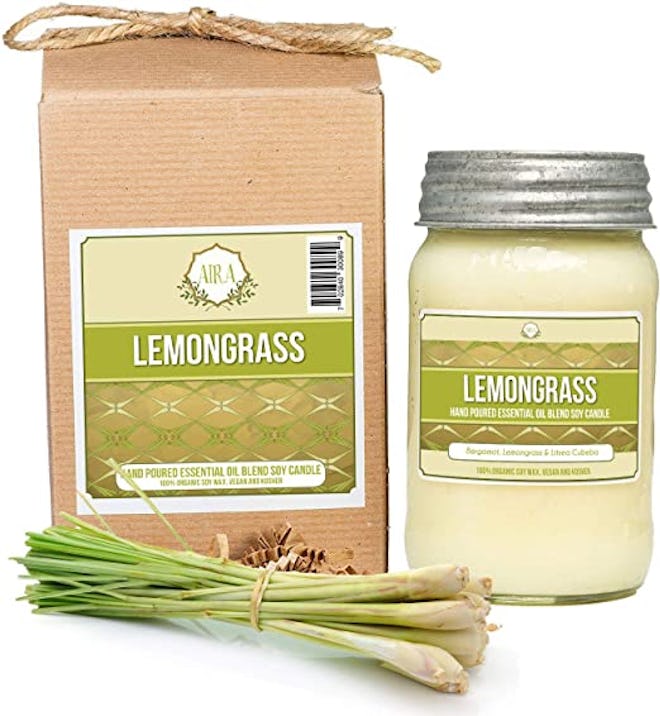 This clean-burning lemon candle is made with 100% organic soy wax and has a lemongrass scent.