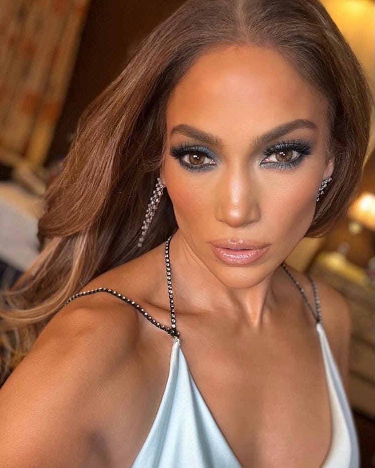 Jennifer Lopez blue eyeshadow