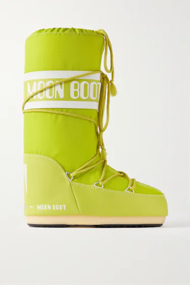 Moon Boot Features How To Wear Moon Boots: 6 Outfits To Try Now