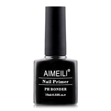 This pH-bonding primer for acrylic nails dehydrates nails for better adhesison.