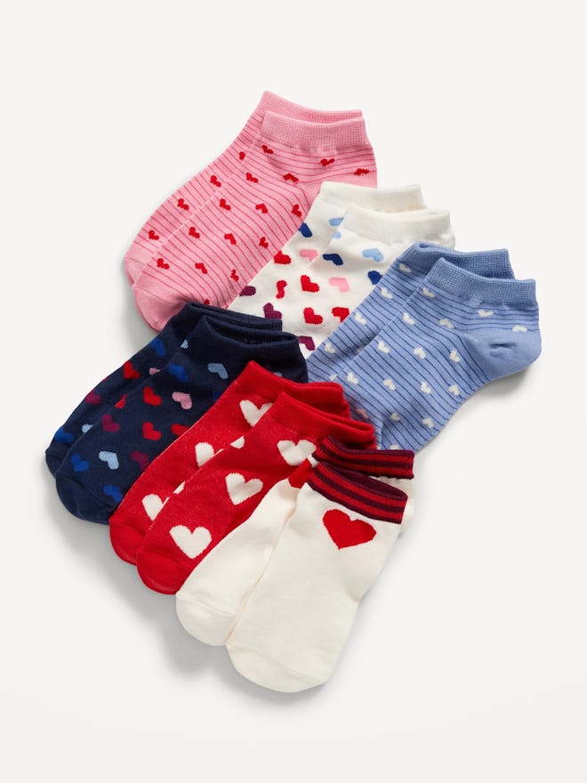 Heart patterned ankle socks in a story about Valentine's Day outfits for girls