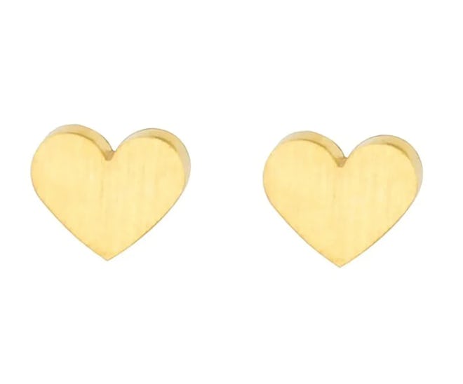 Gold heart earrings in a story about Valentine's Day outfits for girls