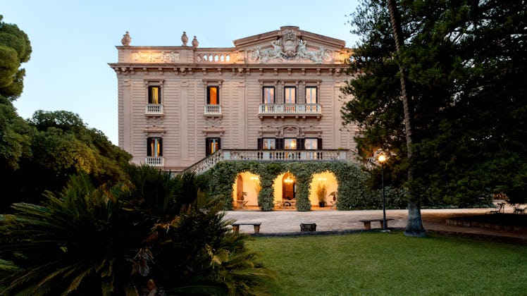 The villa where the 'White Lotus' filmed is located in Palermo and is available on Airbnb to rent. 