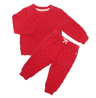 Red sweat set, a perfect Valentine's Day outfit for girls