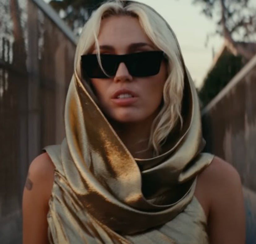 How to get Miley Cyrus’ “Flowers” Snapchat Lens.