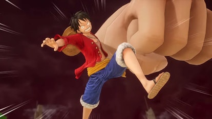 Luffy punching at an enemy