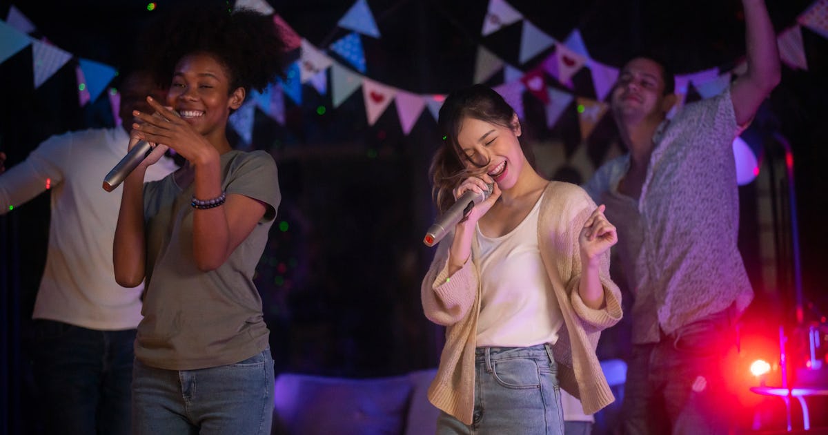 8 Birthday Party Ideas For Teens They Won't Think Are "So Lame"