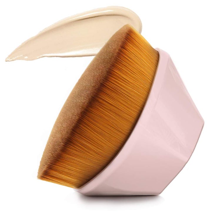 Daubigny Flawless Foundation Brush is the best foundation brush.