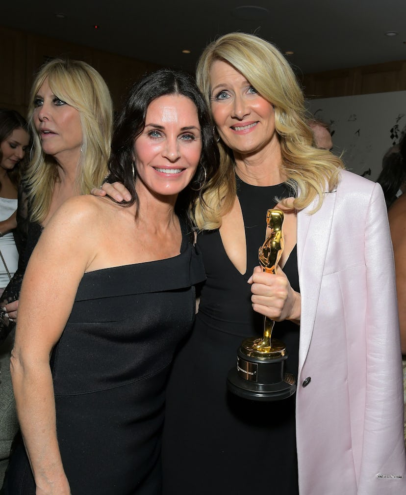 courteney cox and laura dern posing for a picture