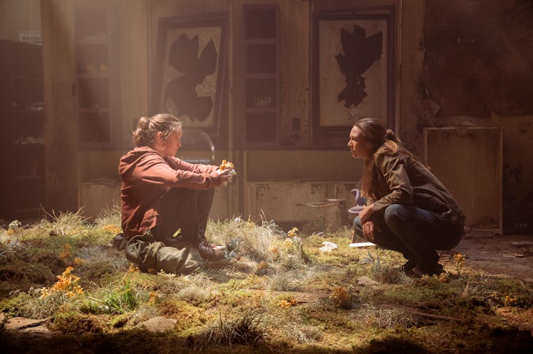 Tess (Anna Torv) crouches in front of Ellie (Bella Ramsey) in The Last of Us Episode 2