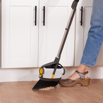 The Flippr Sweep Cleaner: See How It Works