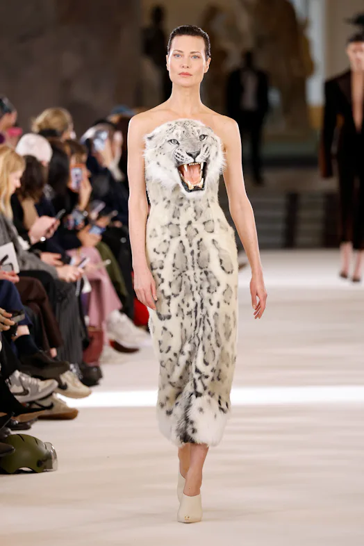 kylie jenner lion dress runway Kylie Jenner's Lion-Head Outfit Stuns at Schiaparelli Show