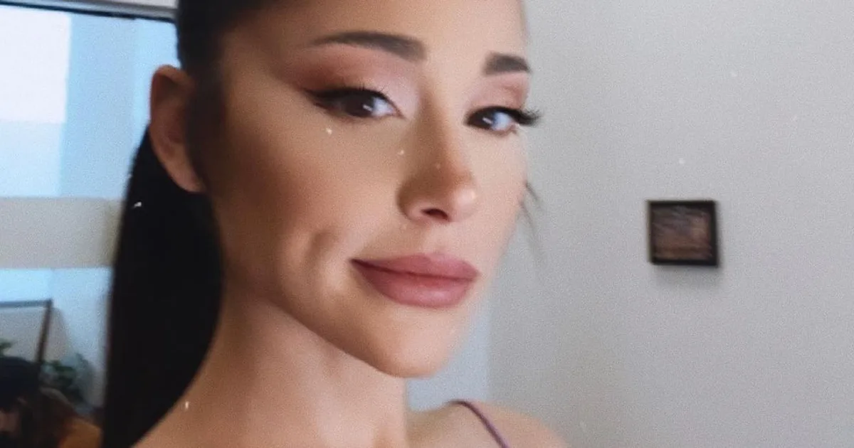 Ariana Grande Wore The Chunkiest Sweater I've Ever Seen & I Want To Live In It